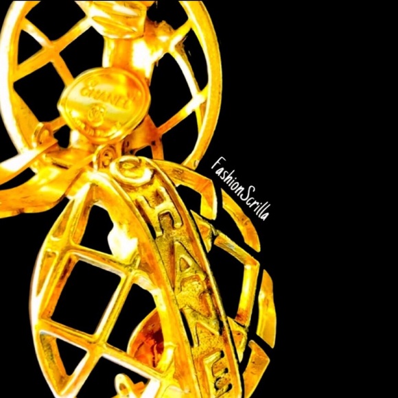 Chanel Vintage XL Runway Earrings - Picture 4 of 16